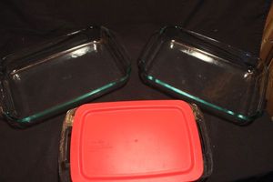 lot 357 image: Three Pyrex Glass Cake Pans