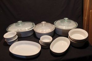 lot 358 image: Correll Casserole Dishes in Various Sizes, Some With Lids