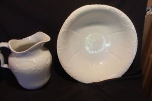 lot 379 image: Vintage Pitcher and Basin