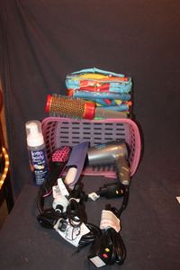 lot 392 image: Hair styling items