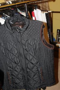 lot 462 image: Womens size 1820 vest