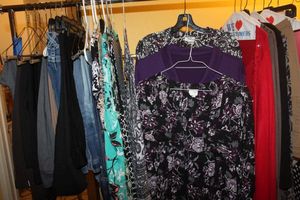 lot 472 image: Womens Size 14 Clothing