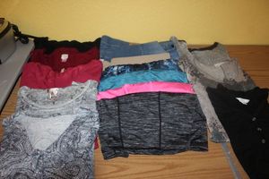 lot 474 image: Womens tops and Capri leggings xxl