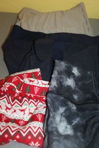 lot 499 image: JuniorsSmall Womens PantsLeggings