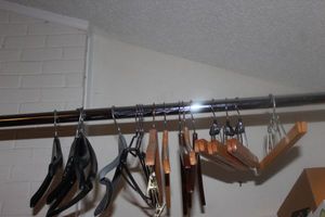lot 515 image: Heavy Duty Hanges