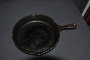 lot 492 image: Cast Iron skillet
