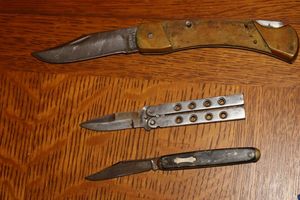 lot 26 image: Pocket knives Schrade knife is missing side panels as shown