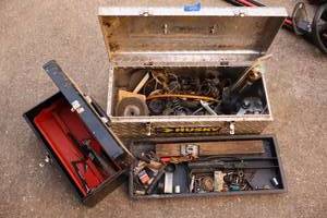 lot 253 image: Husky toolbox and Craftsman toolbox plus contents