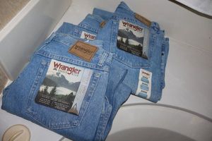 lot 130 image: NEW Wrangler jeans 32x32 Classic fit - 3 total, times the money