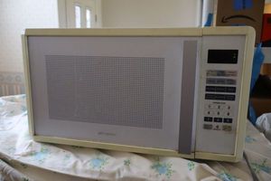 lot 71 image: Emerson microwave model MW1188W