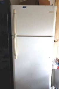 lot 200 image: Frigidaire white refrigerator model FRT18LN5BQ2 - 29W x 32D x 66H