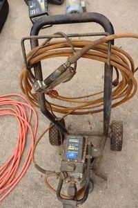 lot 207 image: Wagner .44 GPM 34 HP Paint sprayer