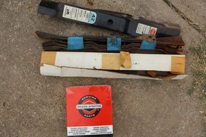 lot 208 image: Lawn mower blades and Briggs & Stratton pulley part number 95094MA