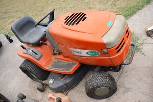 lot 201 image: Scotts orange riding lawn mower, model 311777 (turns over but doesnt start - hasnt run in years) see video