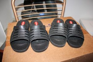 lot 142 image: Two pair Okabashi black sandals size L