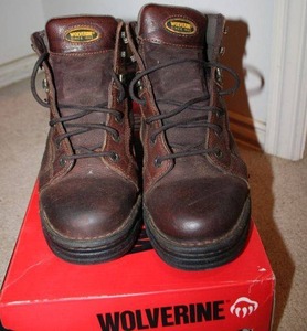 lot 146 image: Wolverine brown leather shoes size 8.5