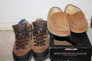 lot 147 image: Mens Shearling slippers and Eddie Bauer brown leather shoes size 8.5