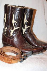 lot 167 image: Leddy brown leather cowboy boots with leather belt