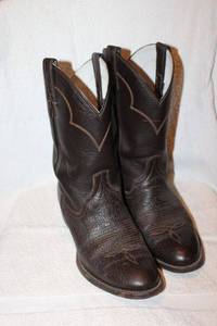 lot 172 image: Cowtown brown leather cowboy boots size 8.5
