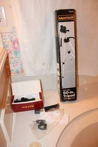 lot 184 image: Kraft tech 60 tripod, Redot Millet sight (looks unused)