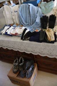 lot 87 image: Jeans, clothes, scarfs, gloves and shoes, see photos.