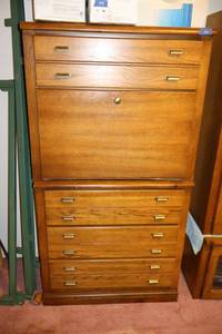lot 111 image: Mid-century furniture dresser and cabinet