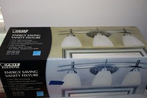 lot 102 image: NEW Energy Saving Light fixture