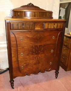 lot 118 image: Antique dresser with wheels - 36w x 20d x 55h