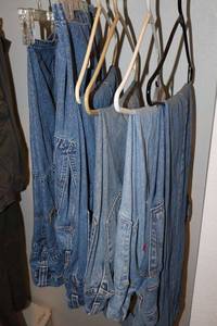 lot 163 image: Used jeans and shorts Levis 31x32, Wranglers and more, see photos