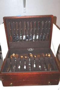 lot 189 image: Flatware set with box