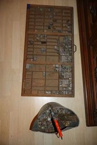 lot 78 image: Vintage wooden display board with small printing block letters