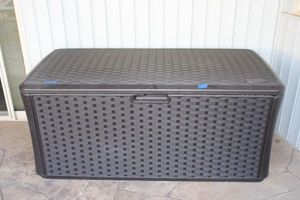 lot 64 image: Suncast Plastic outdoor storage bin - 58w x 29d x 25.5h