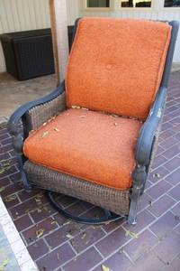 lot 68 image: Patio furniture rocking swivel chair 29w x 42d x 39h