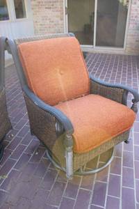lot 69 image: Patio furniture rocking swivel chair 29w x 42d x 39h