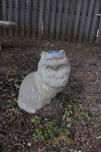 lot 80 image: Solid Cement cat garden figurine