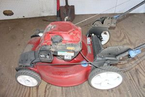 lot 83 image: Toro 22 lawn mower model 20339