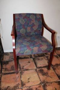 lot 23 image: Office arm chair