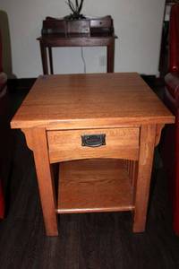 lot 52 image: Solid wood side table  - 22.5w x 26d x 23.5h
