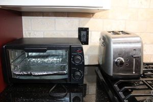 lot 16 image: Toaster oven and Kitchen Aid toaster