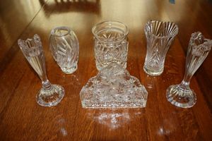 lot 31 image: Cut crystal small vases and napkin holder