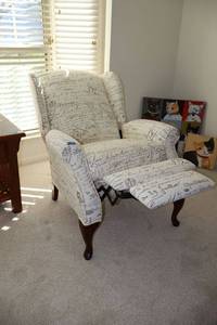 lot 38 image: Script wing back chair recliner - 32w x 38d x 41h