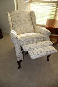 lot 40 image: Script wing back chair recliner - 32w x 38d x 41h