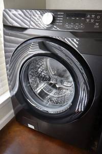 lot 8 image: Samsung front loading washing machine model WF45T6000AV