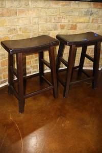 lot 101 image: Two wooden curved seat counter height stools - 17.5w x 9d x 24.5h