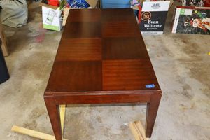 lot 183 image: Coffee table - 26w x 48d x 18.5h