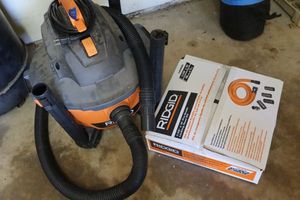 lot 163 image: Rigid wetdry vac with extra hose kit