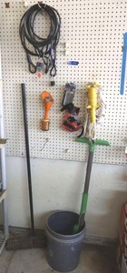 lot 173 image: Ames Stand up weeder, BOSCH blades, rope and twine, plus locking cables with padlocks