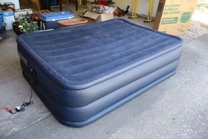 lot 188 image: INTEX tall full size air mattress with Fast Fill electric air pump