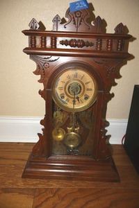 lot 226 image: Antique Wm. L. Gilbert mantle clock