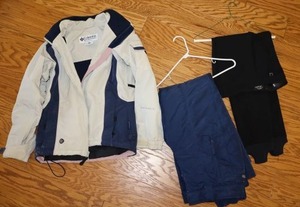 lot 229 image: Winter ski pants and coat. Womens size S